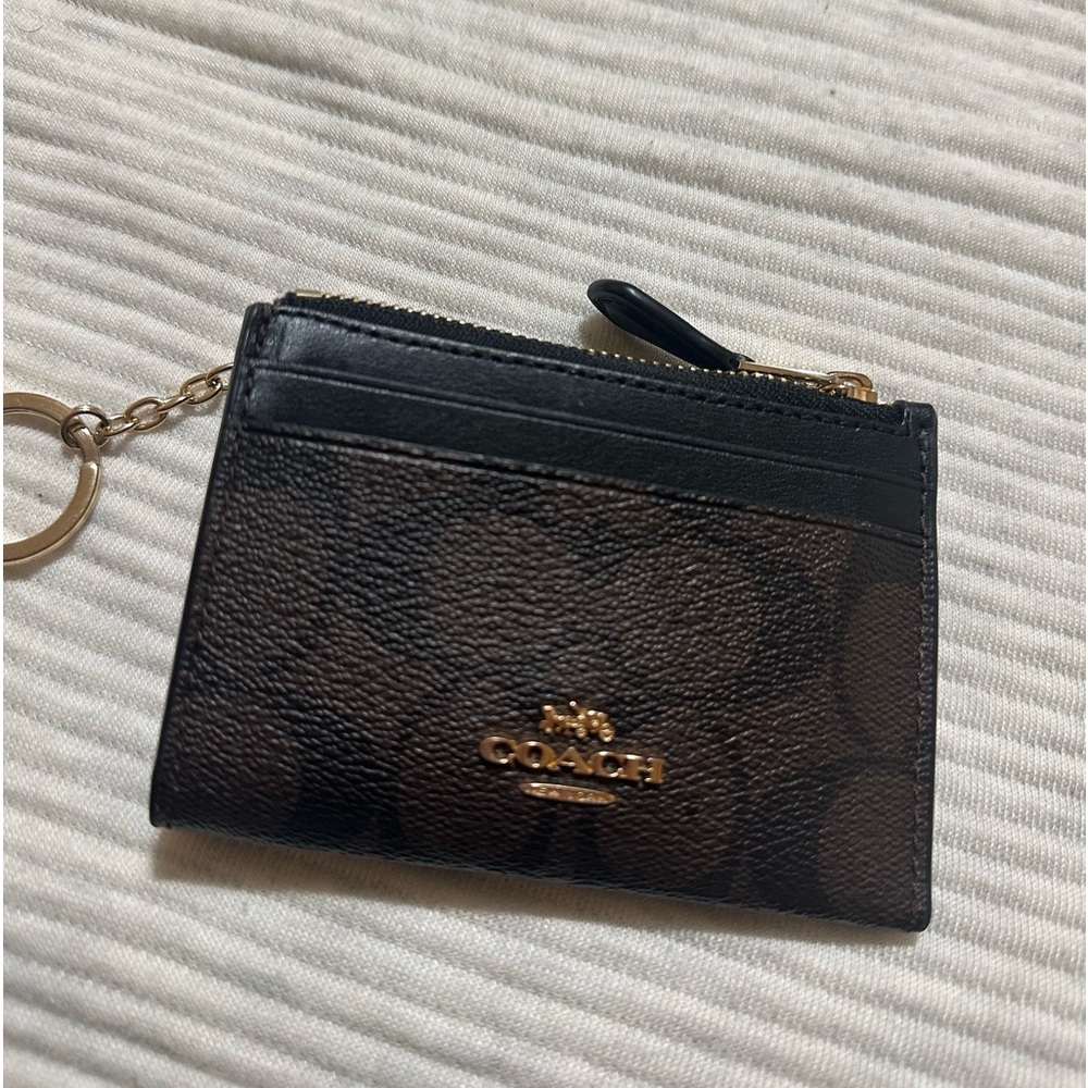 Coach ID wallet